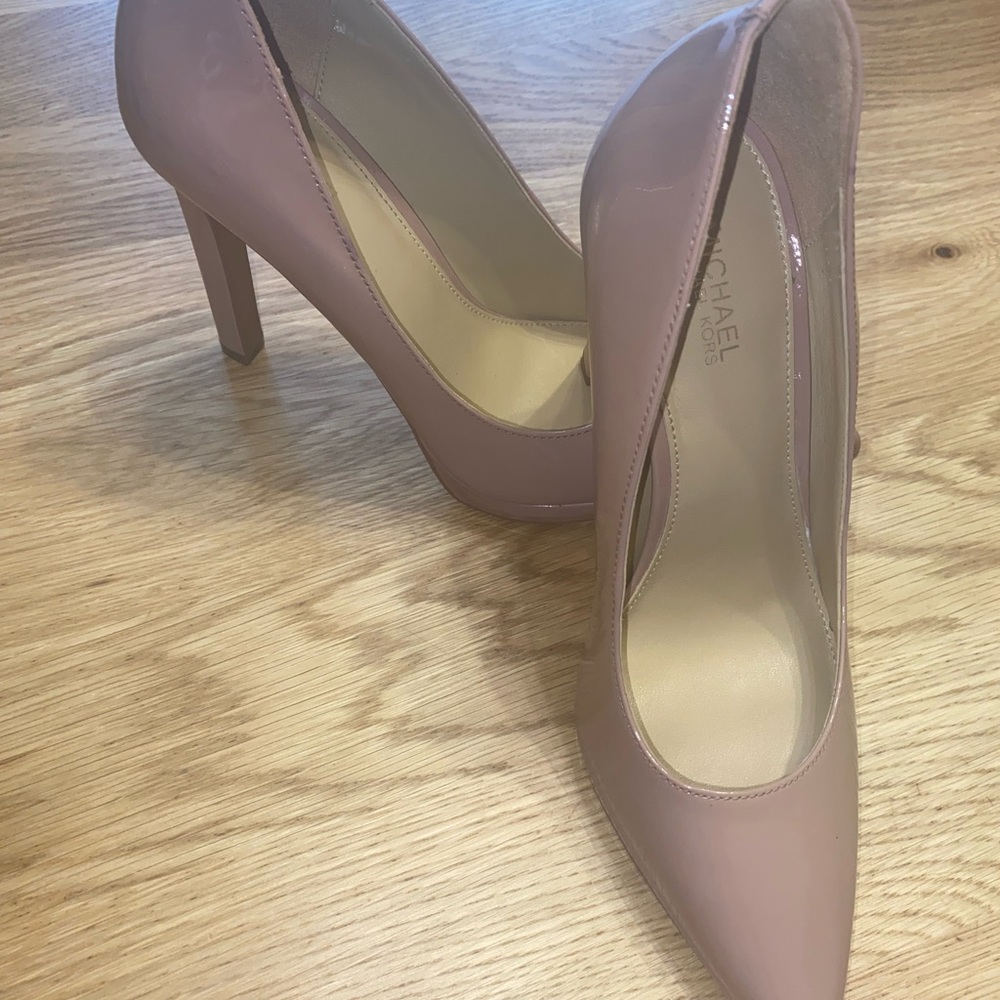 Michael Kors nude pumps